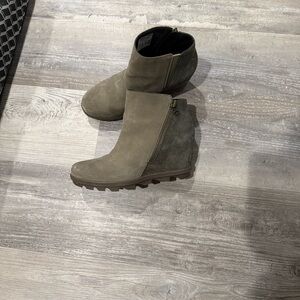 Sorel Wedge Ankle Boot - Like New